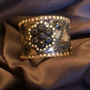 💎💎Black jewel encrusted cuff bracelet🎉💎💎